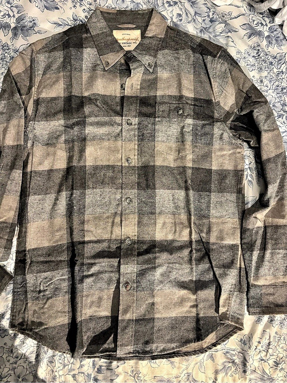 Weatherproof Vintage 1948 Plaid Button-Down Shirt in Gray & Black Size Medium